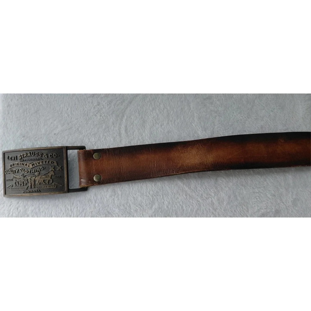 Levi Strauss & Co Brown Leather Belt Rectangular Logo Buckle 1.5in Sz 32 USA